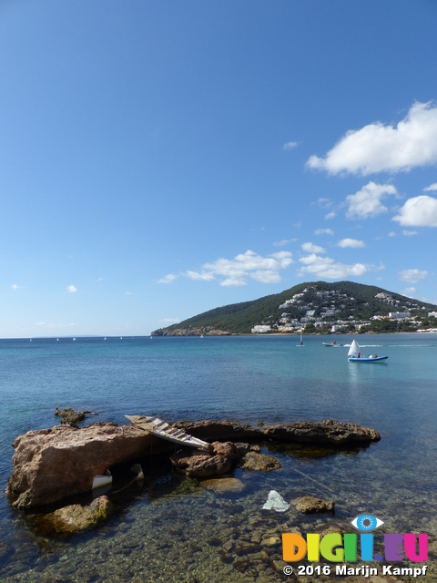 FZ026644 Wreck and small boats in Santa Eulària des Riu